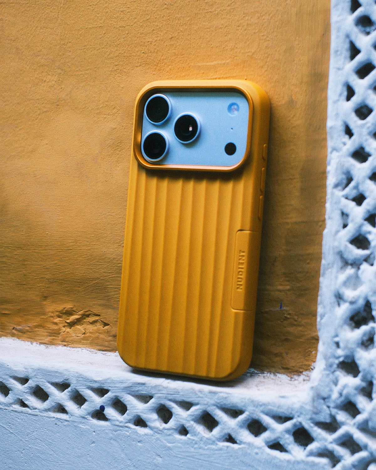 NUDIENT iPhone 17 Pro 用ケース Amber Yellow Bold Case MagSafe - Amber Yellow - iPhone 17 Pro – NUDIENT
