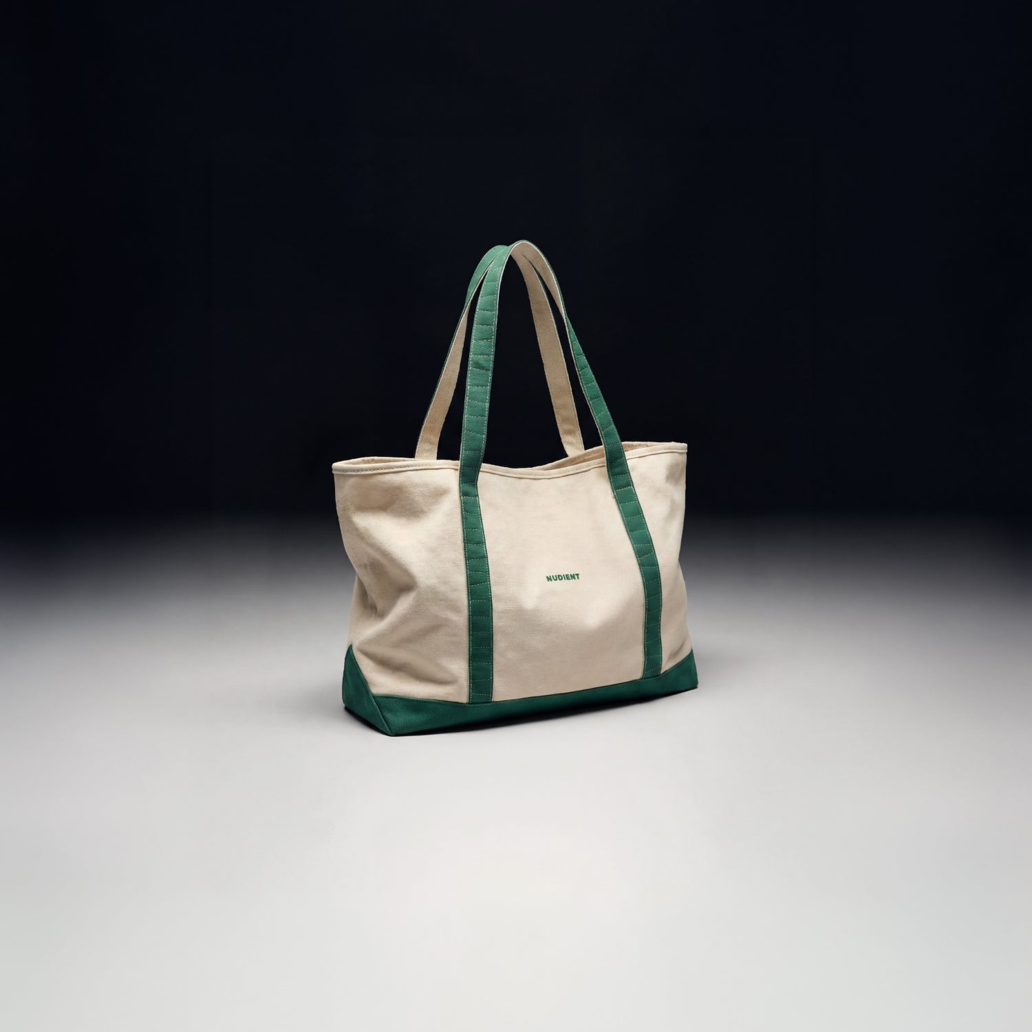En modern tolkning av den klassiska tote bagen. Omformad, förfinad.